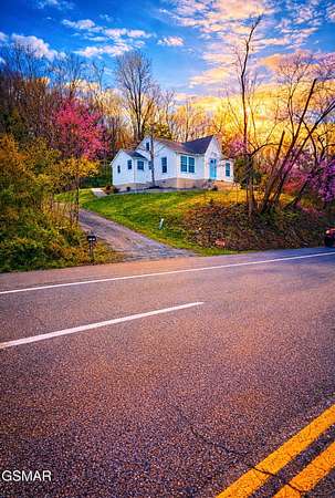 1.8 Acres of Improved Mixed-Use Land for Sale in Sevierville, Tennessee