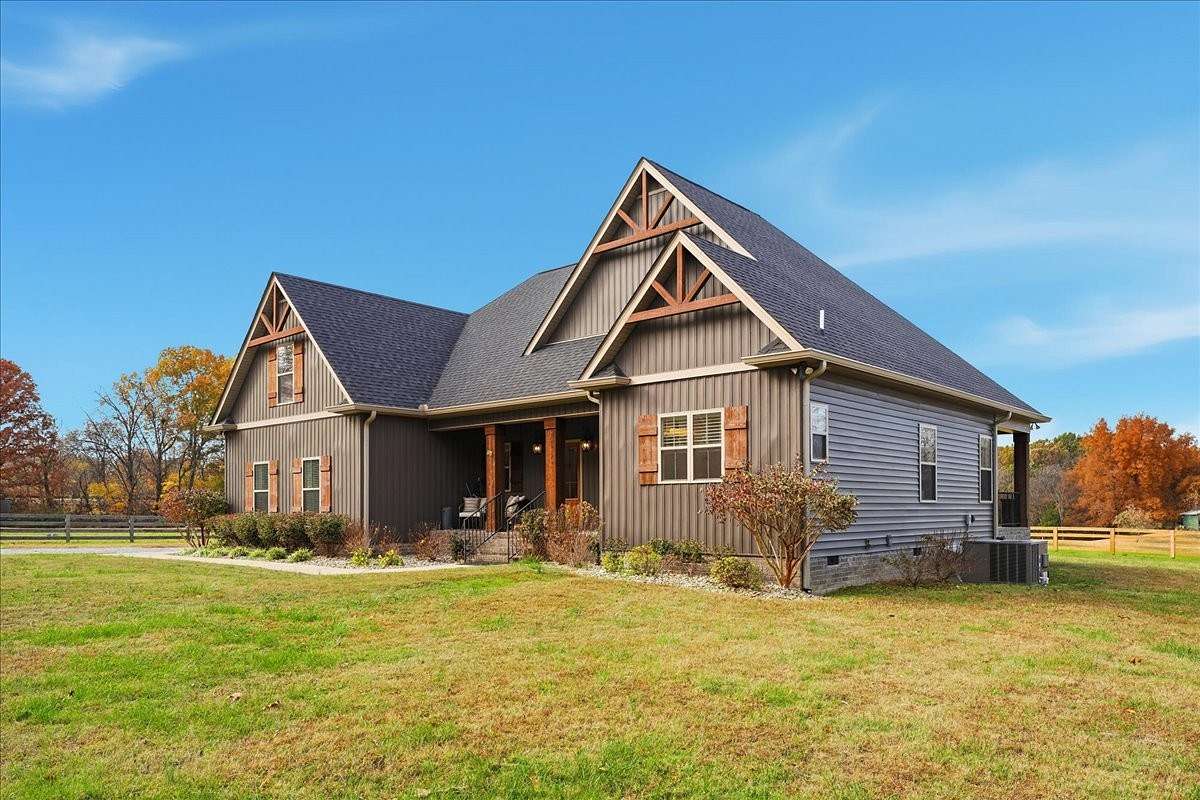 1.7 Acres of Land with Home for Sale in Greenbrier, Tennessee