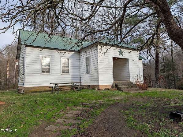 2 Acres of Residential Land with Home for Sale in Duffield, Virginia