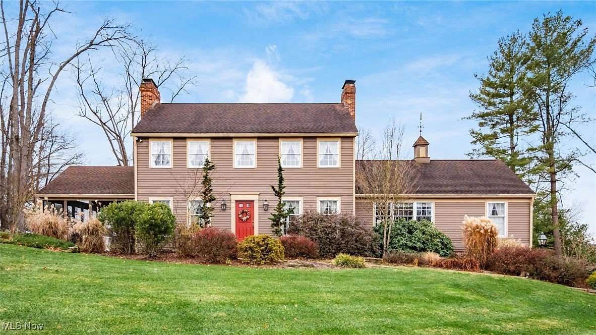 2.1 Acres of Residential Land with Home for Sale in Zanesville, Ohio