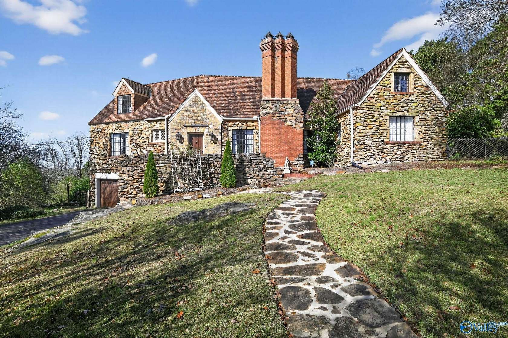 5 Acres of Residential Land with Home for Sale in Gadsden, Alabama