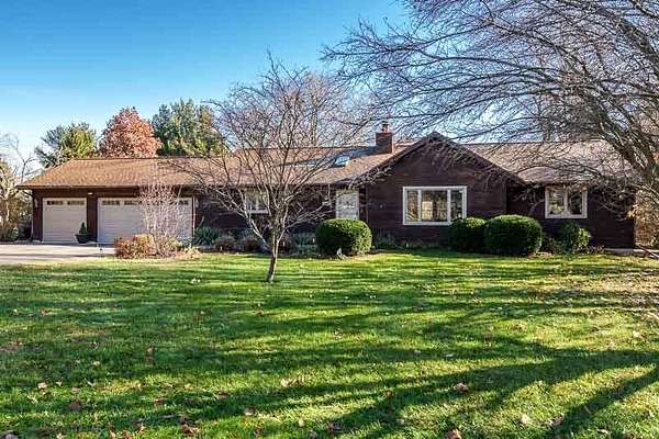 2.52 Acres of Residential Land with Home for Sale in Roscoe, Illinois