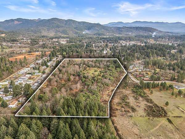 24.3 Acres of Recreational Land for Sale in Cave Junction, Oregon