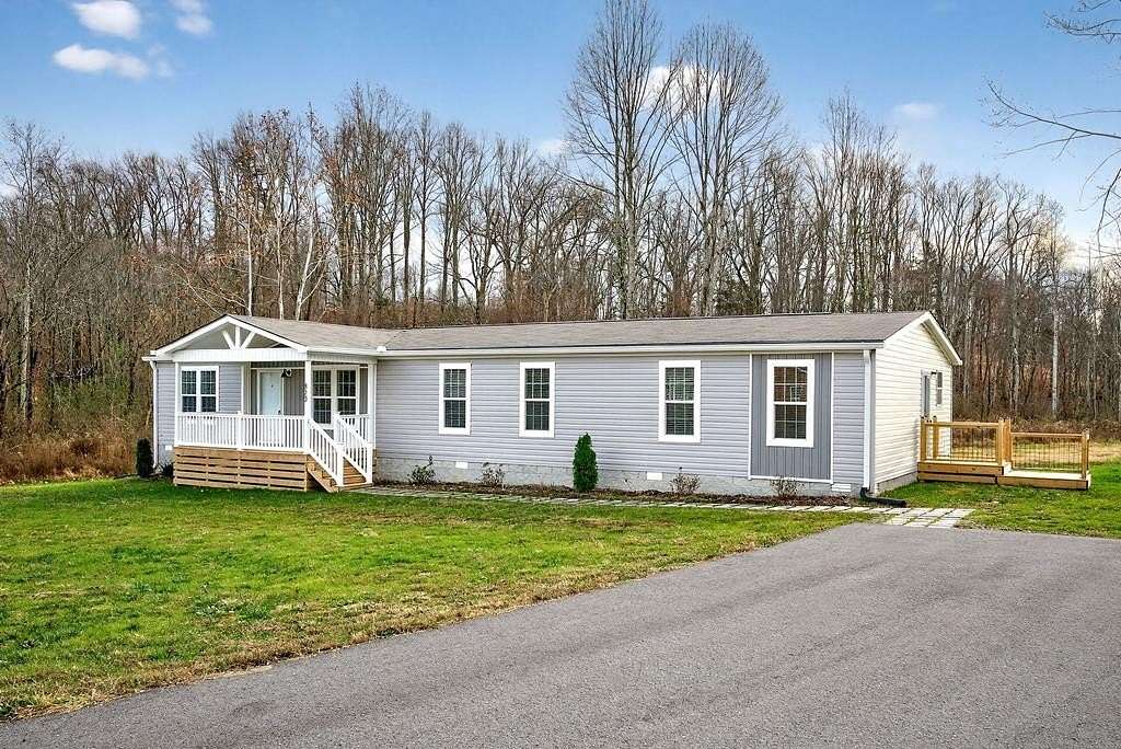 1.59 Acres of Residential Land with Home for Sale in Cookeville, Tennessee