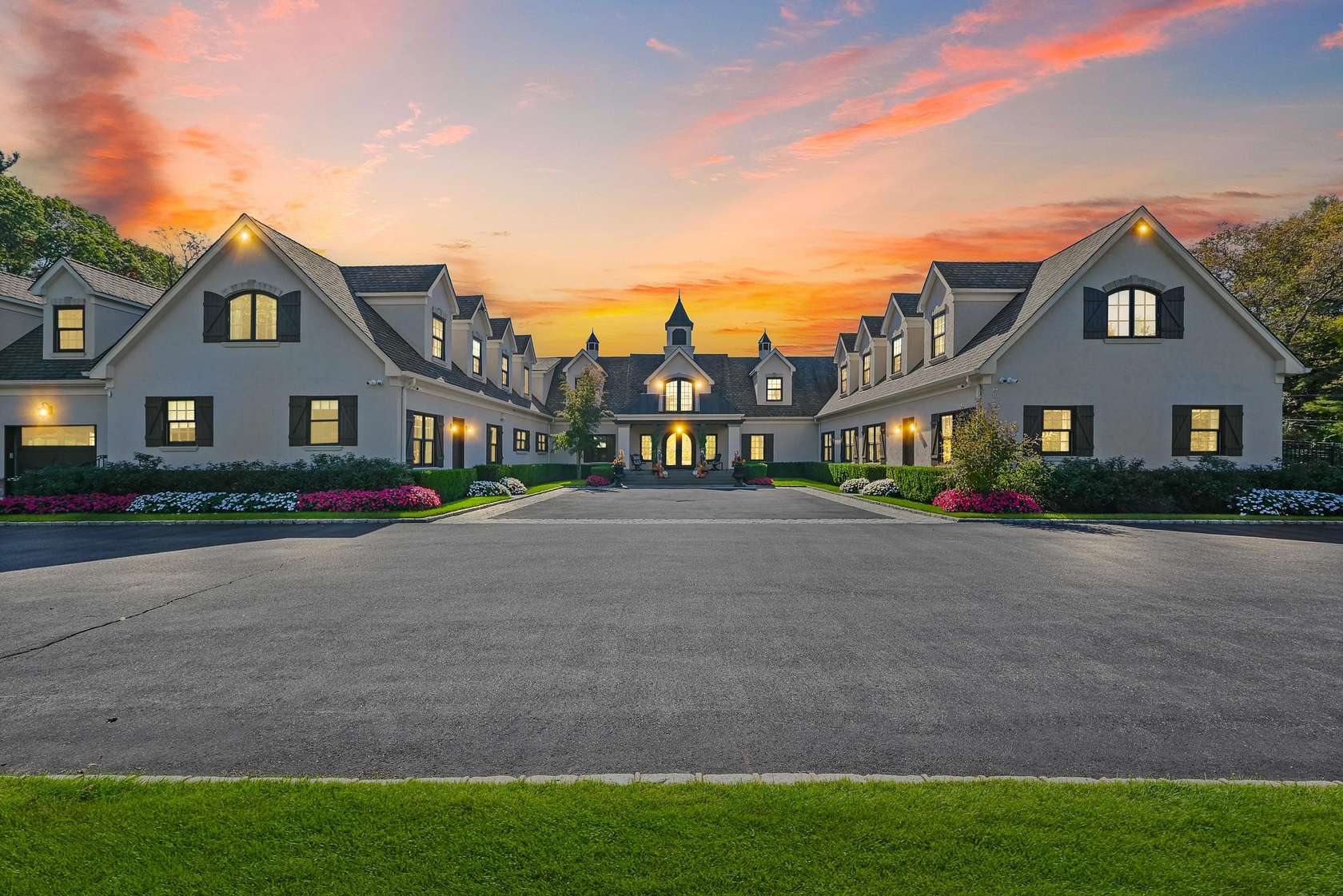 5 Acres of Residential Land with Home for Sale in Oyster Bay, New York