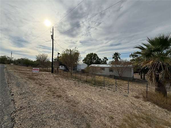 4.33 Acres of Residential Land with Home for Sale in Three Rivers, Texas