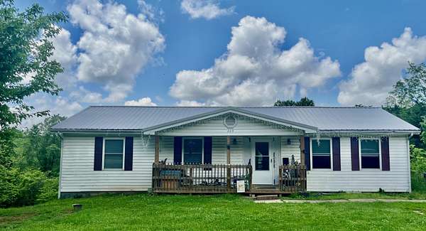 2 Acres of Residential Land with Home for Sale in Mount Vernon, Kentucky