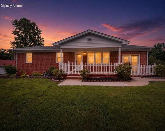 10.7 Acres of Land with Home for Sale in Irvine, Kentucky