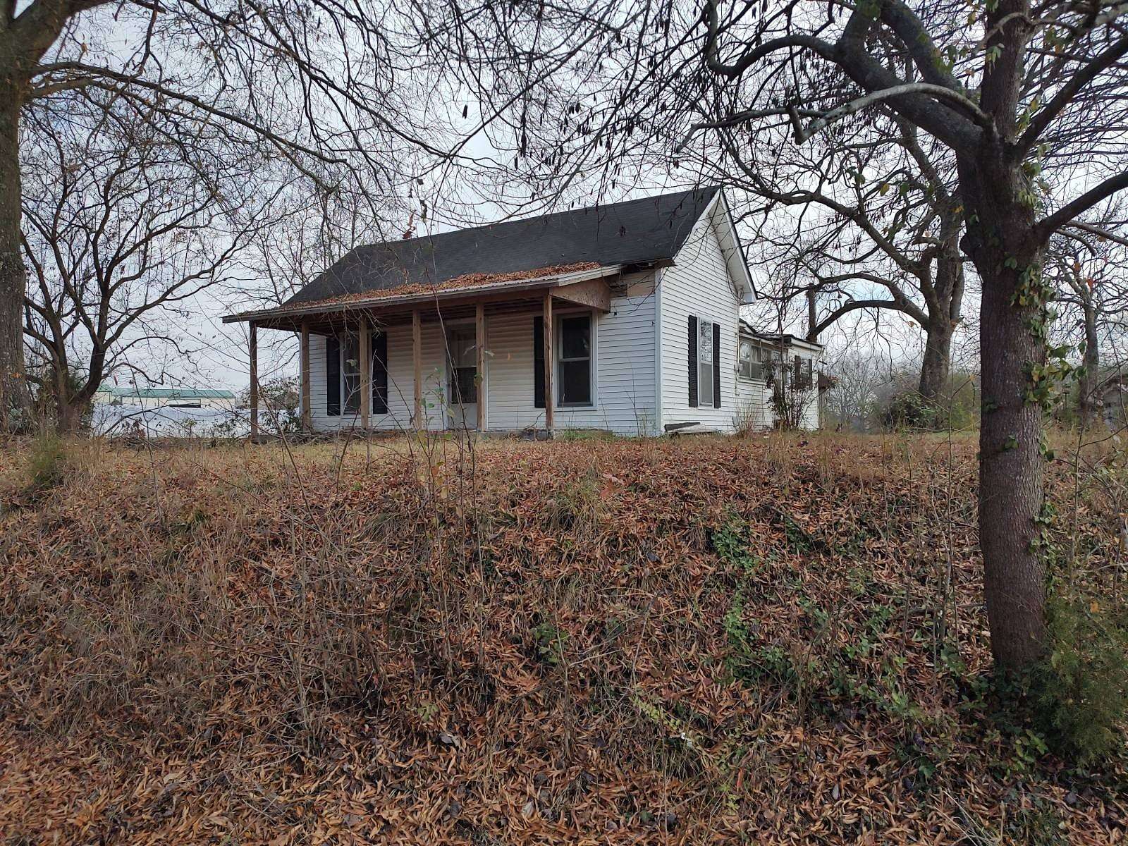 2.7 Acres of Residential Land with Home for Sale in Paris, Tennessee