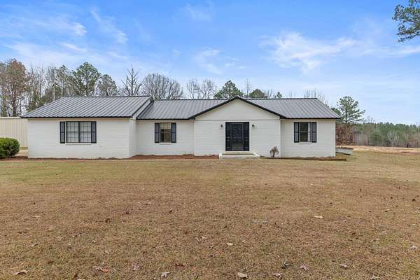 16.4 Acres of Land with Home for Sale in Corinth, Mississippi