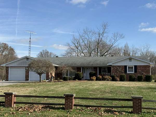 3.46 Acres of Residential Land with Home for Sale in Carmi, Illinois