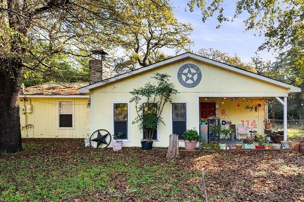 4.1 Acres of Residential Land with Home for Sale in Fairfield, Texas