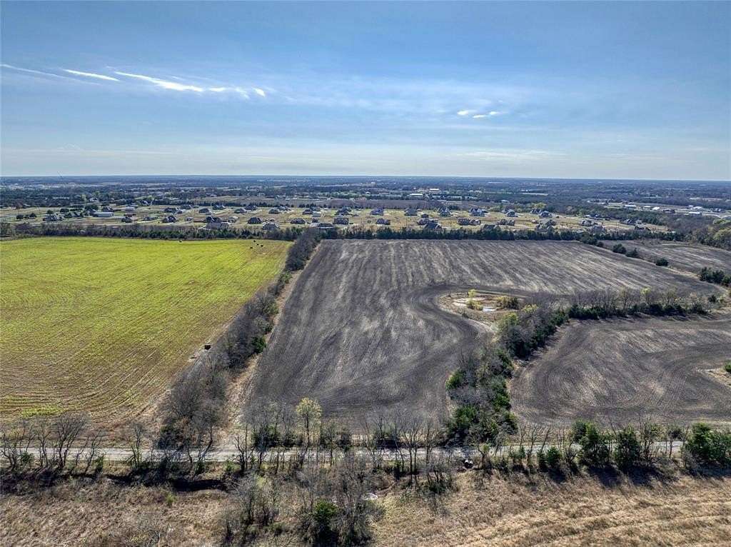 2 Acres of Residential Land for Sale in Trenton, Texas