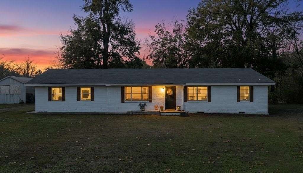 2.7 Acres of Residential Land with Home for Sale in Kilgore, Texas