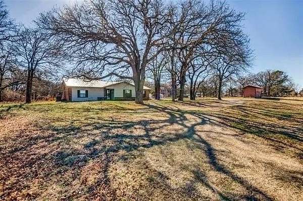 5 Acres of Improved Mixed-Use Land for Sale in Springtown, Texas
