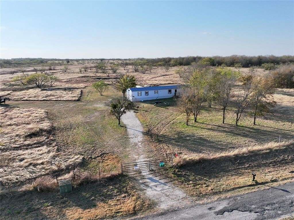 26.5 Acres of Improved Agricultural Land for Sale in Hubbard, Texas