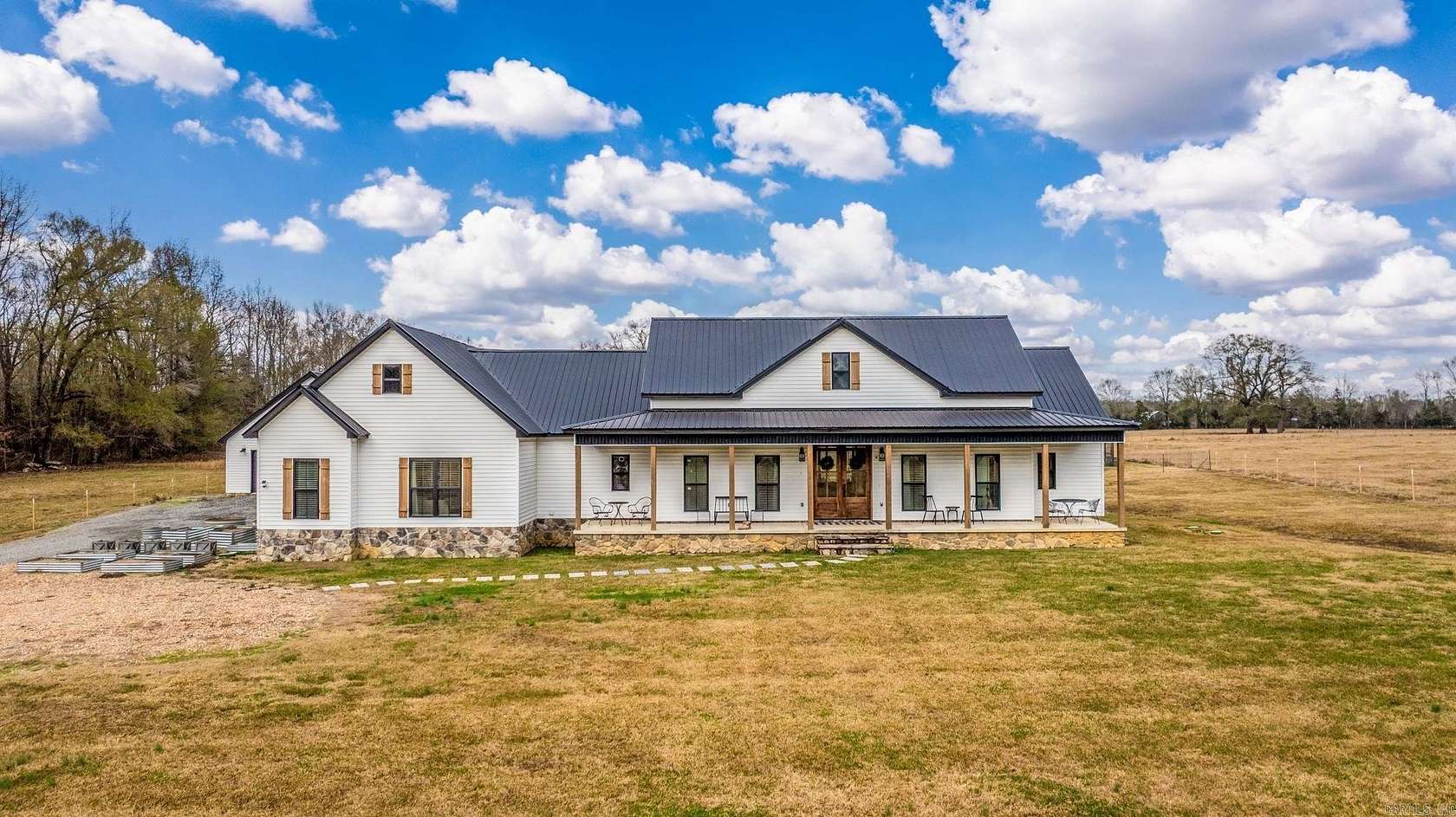 5 Acres of Residential Land with Home for Sale in Greenbrier, Arkansas