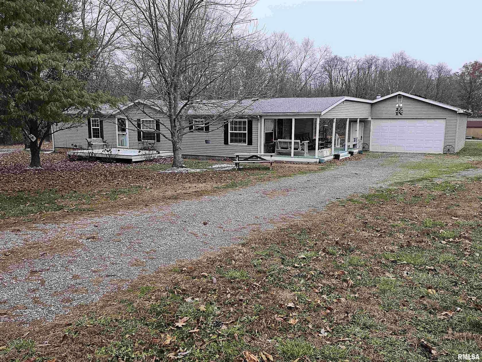 5 Acres of Residential Land with Home for Sale in Opdyke, Illinois