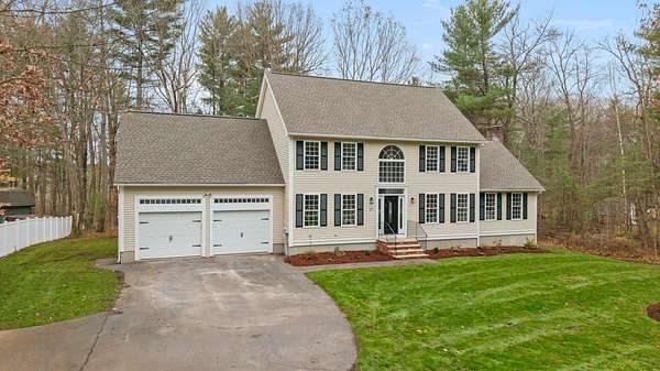 1.58 Acres of Residential Land with Home for Sale in Londonderry, New Hampshire