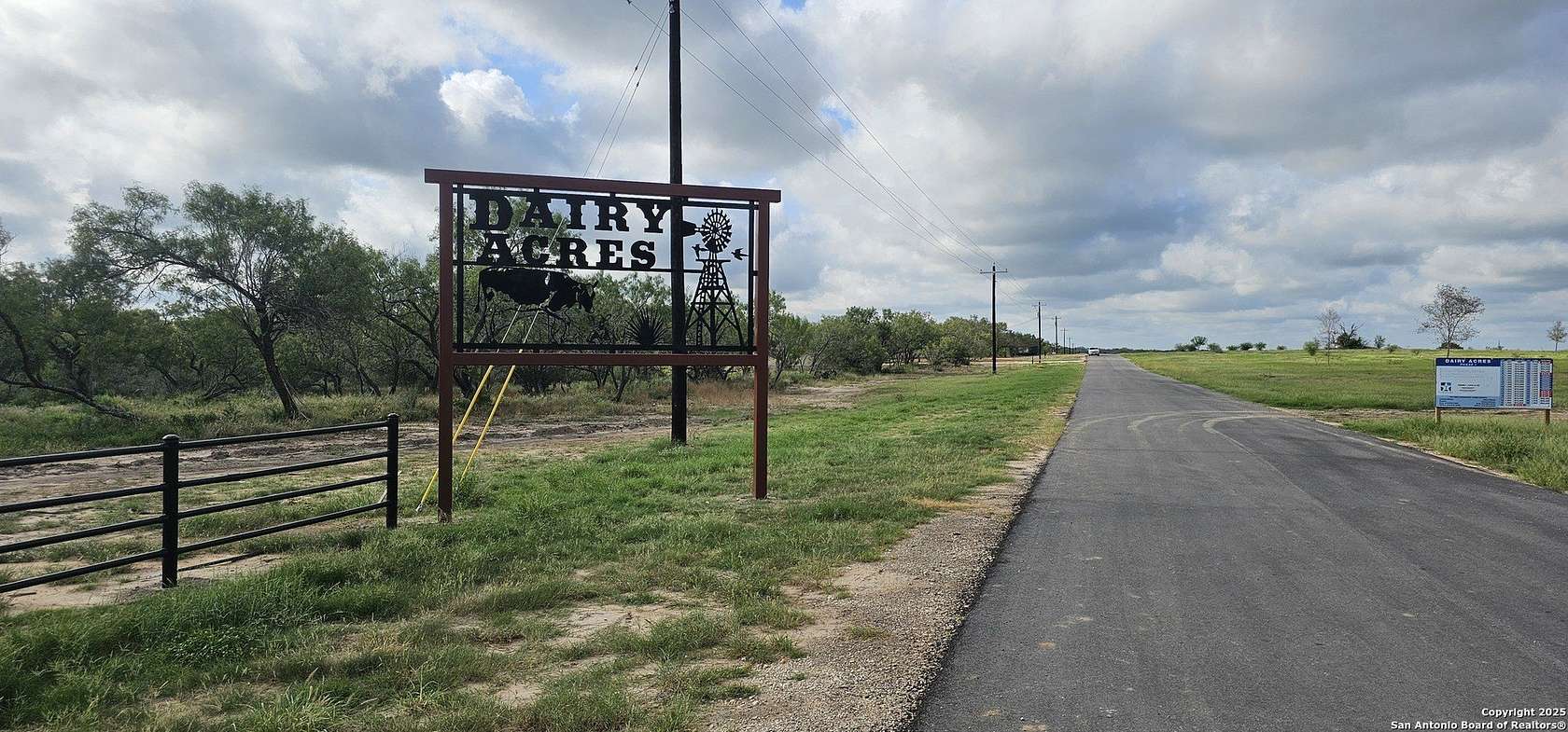 1.37 Acres of Residential Land for Sale in Pleasanton, Texas