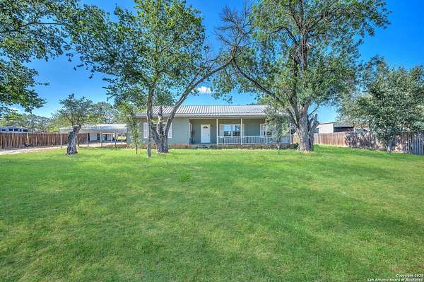 4.75 Acres of Improved Mixed-Use Land for Sale in La Vernia, Texas