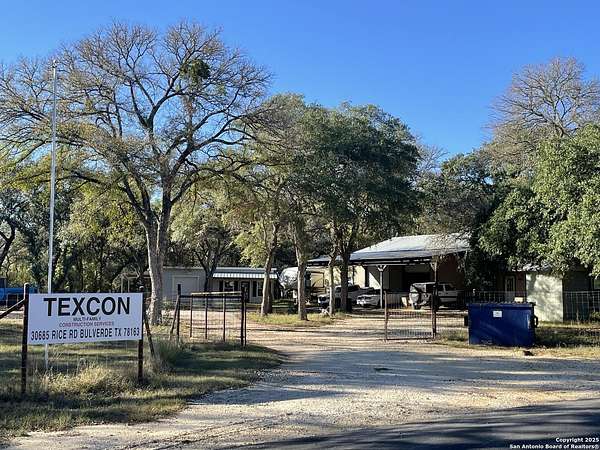 4 Acres of Improved Mixed-Use Land for Sale in Bulverde, Texas
