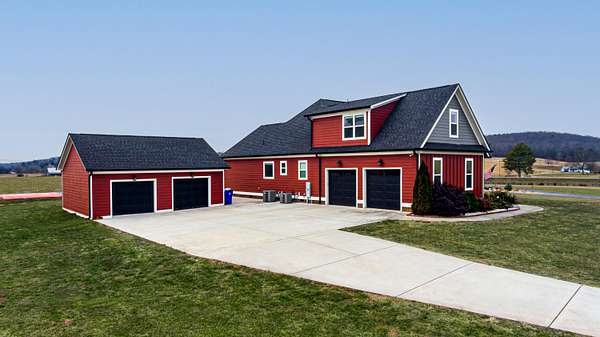 5 Acres of Residential Land with Home for Sale in Cleveland, Tennessee