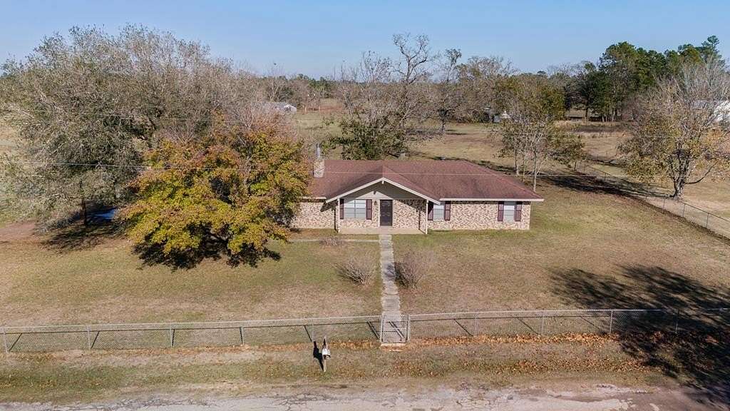 4 Acres of Residential Land with Home for Sale in Lufkin, Texas