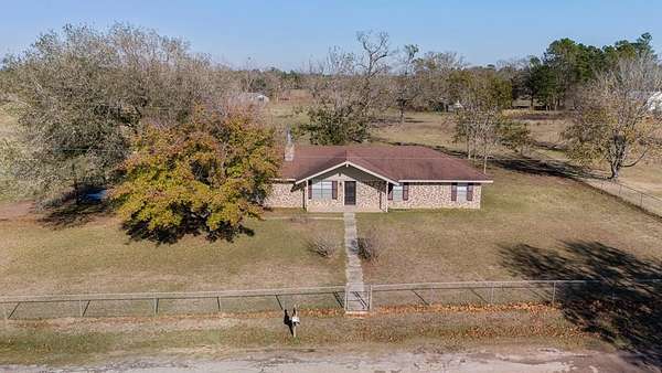4 Acres of Residential Land with Home for Sale in Lufkin, Texas