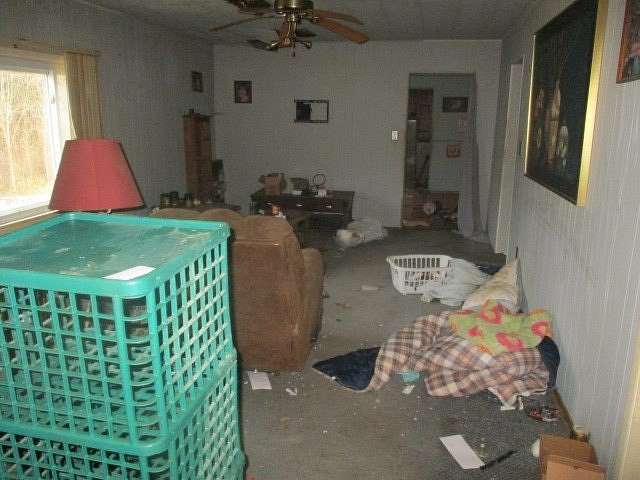 1.5 Acres of Residential Land with Home for Sale in Dwale, Kentucky