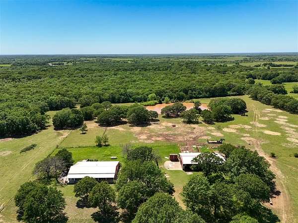 20 Acres of Land with Home for Sale in Shawnee, Oklahoma