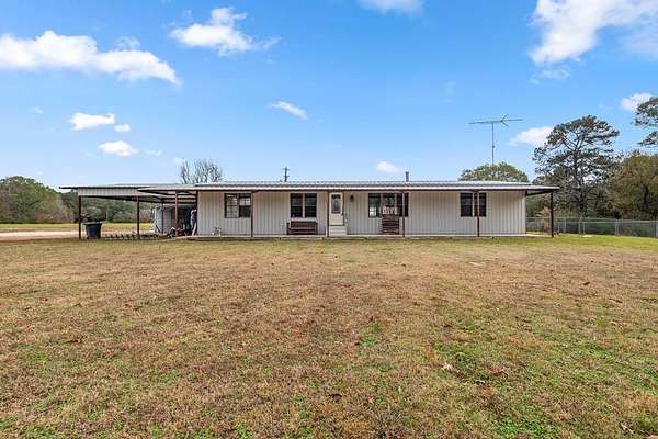 3.47 Acres of Residential Land with Home for Sale in Garrison, Texas