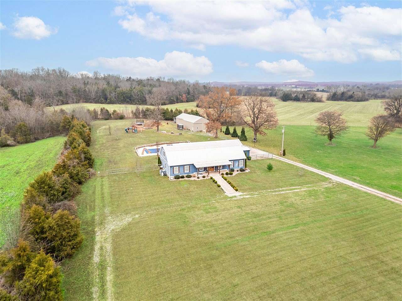 5 Acres of Residential Land with Home for Sale in Woodburn, Kentucky