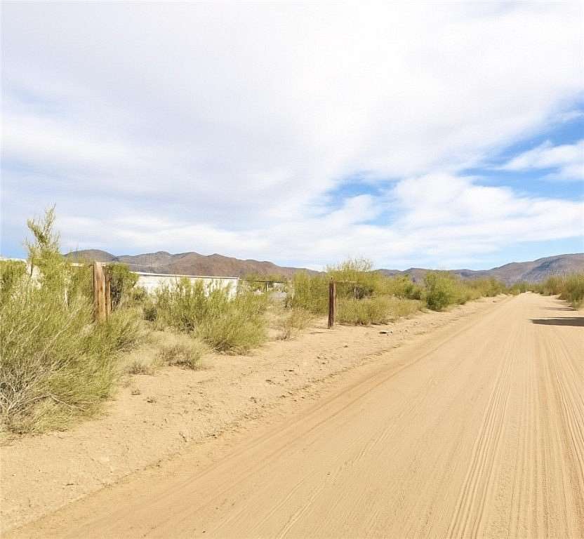 2.2 Acres of Residential Land with Home for Sale in Golden Valley, Arizona