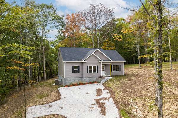 1.5 Acres of Residential Land with Home for Sale in Dickson, Tennessee