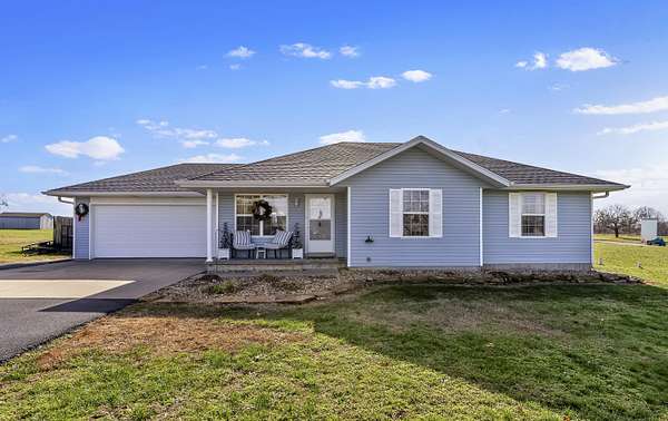 1.74 Acres of Residential Land with Home for Sale in Marionville, Missouri