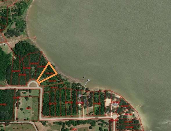 1.25 Acres of Residential Land for Sale in Kemp, Texas