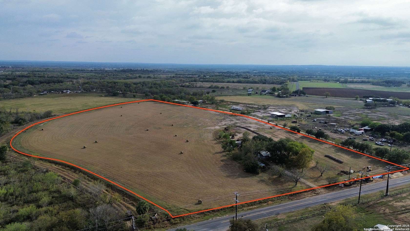 13.8 Acres of Improved Mixed-Use Land for Sale in Atascosa, Texas