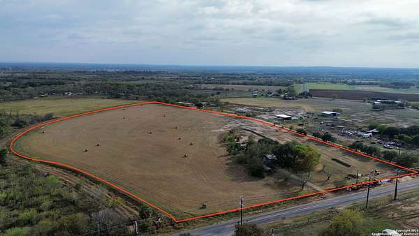 13.8 Acres of Improved Mixed-Use Land for Sale in Atascosa, Texas
