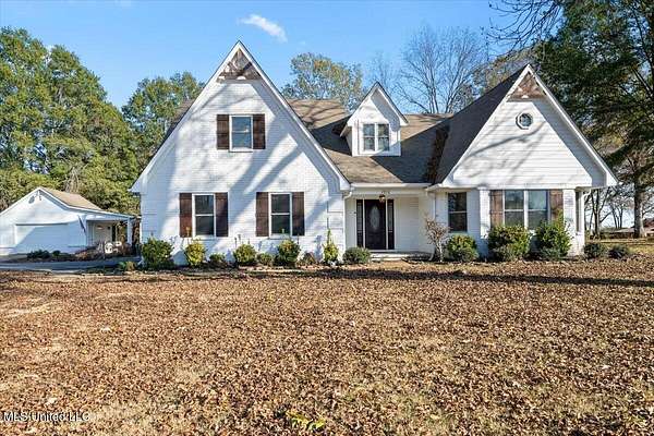 2 Acres of Residential Land with Home for Sale in Hernando, Mississippi