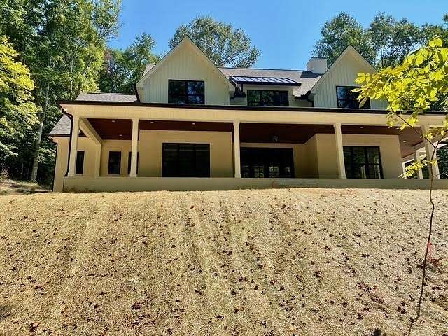 5 Acres of Residential Land with Home for Sale in Greenbrier, Tennessee