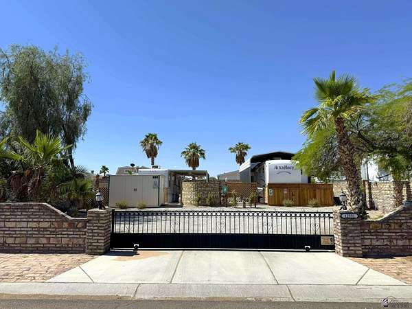 Improved Residential Land for Sale in Yuma, Arizona