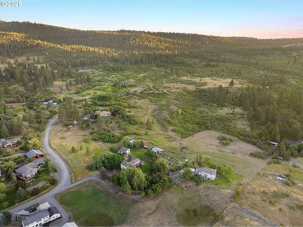 9.34 Acres of Land for Sale in La Grande, Oregon