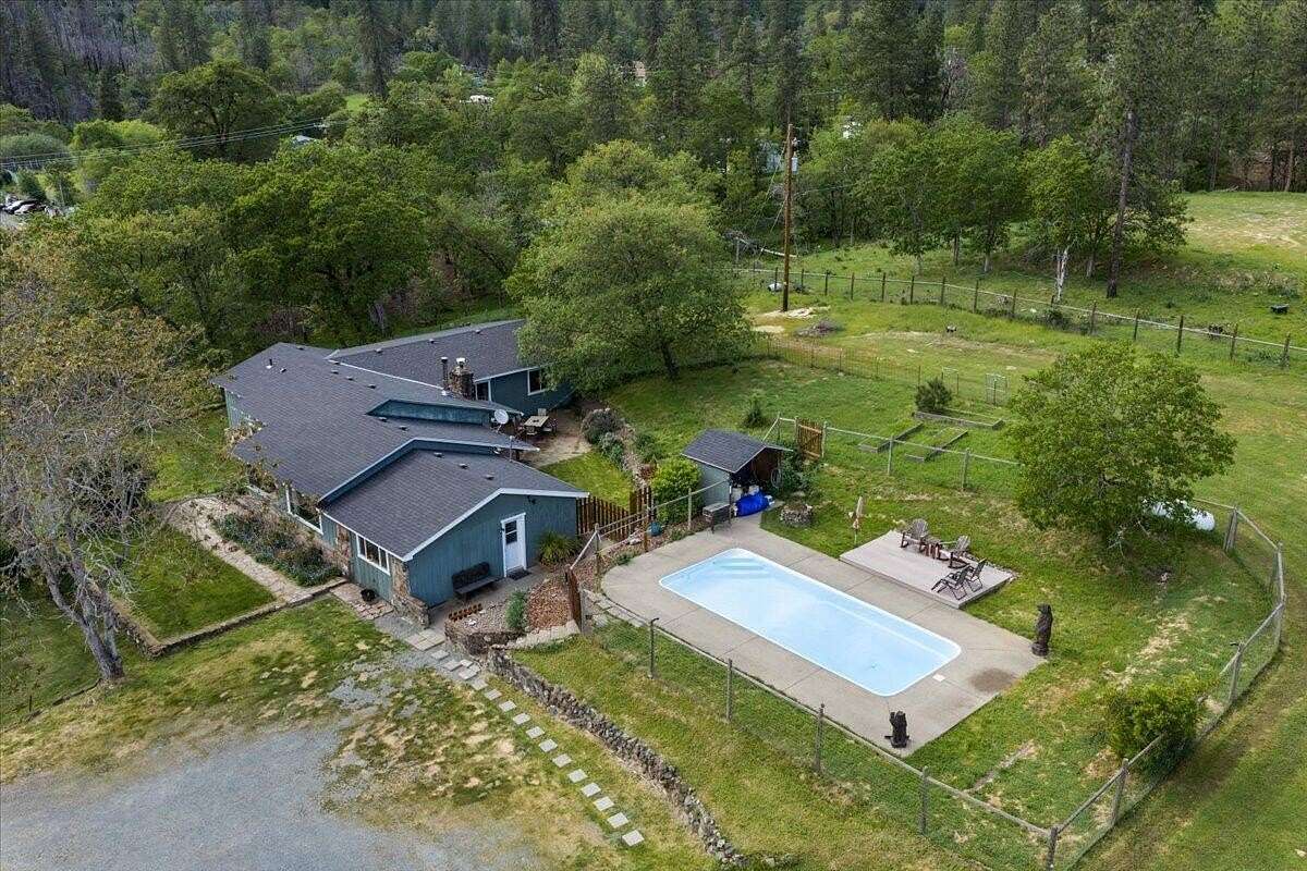 1.83 Acres of Land with Home for Sale in Grants Pass, Oregon