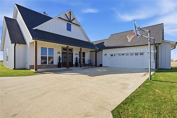 2.56 Acres of Residential Land with Home for Sale in Mabank, Texas