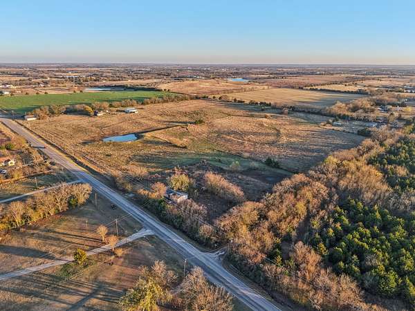 10 Acres of Recreational & Residential Land for Sale in Trenton, Texas