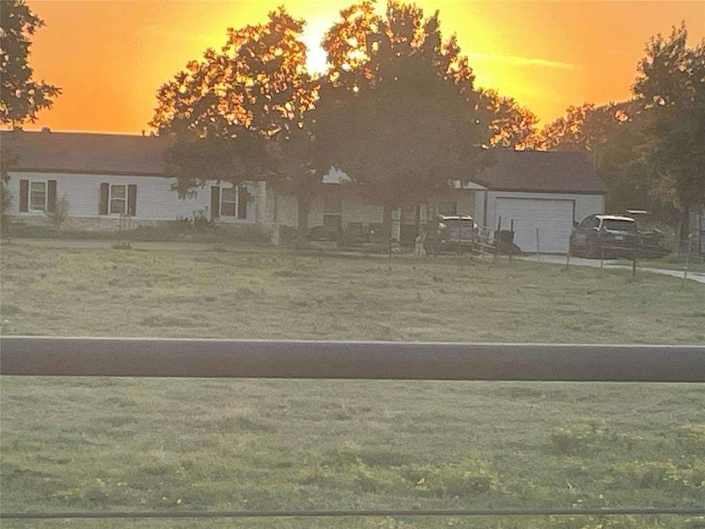 4.24 Acres of Improved Mixed-Use Land for Sale in Pilot Point, Texas