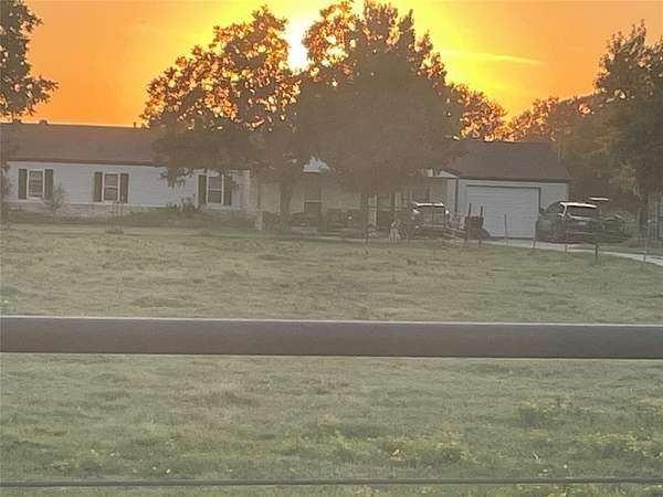 4.24 Acres of Improved Mixed-Use Land for Sale in Pilot Point, Texas