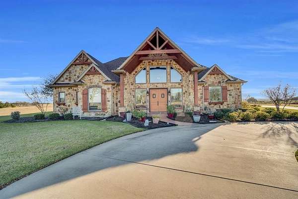 12.8 Acres of Land with Home for Sale in Waxahachie, Texas