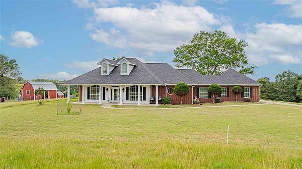 16.3 Acres of Land with Home for Sale in Gladewater, Texas